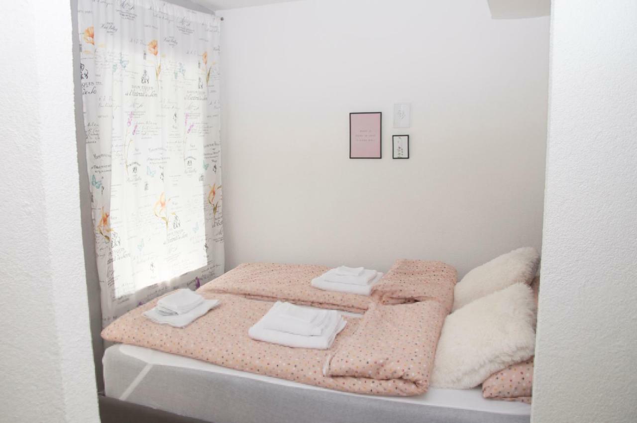 Bistrik Rose Apartment SJJ Eksteriør bilde