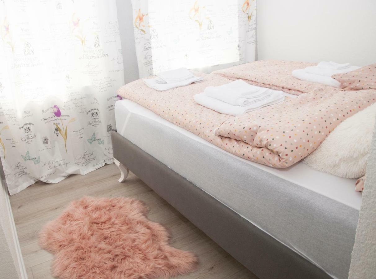 Bistrik Rose Apartment SJJ Eksteriør bilde